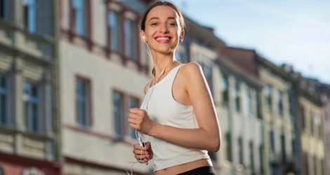 mujer haciendo deporte 