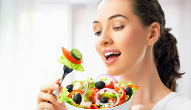 4 ricas ensaladas para cuidarte este verano.